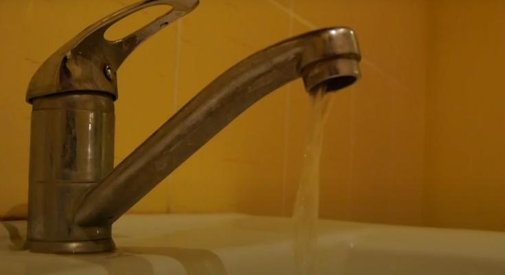 Вода з-під крану. Фото: скрін youtube