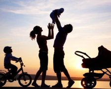 Навіть малолітні діти: вся сім'я стала трансгендерами