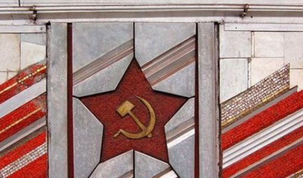 Киевское метро очищают от  коммунистической символики