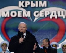 Путин попросил крымчан "потерпеть еще немного"