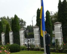 Поляки изуродовали украинское посольство