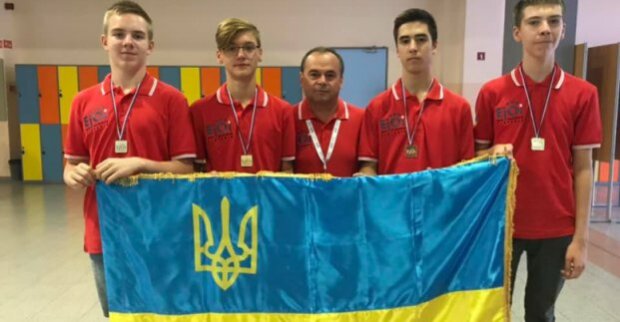 Лучшие в Европе: харьковские школьники взяли "золото" престижной олимпиады по информатике