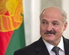 Лукашенко втратив селфі-цноту з красунею-брюнеткою