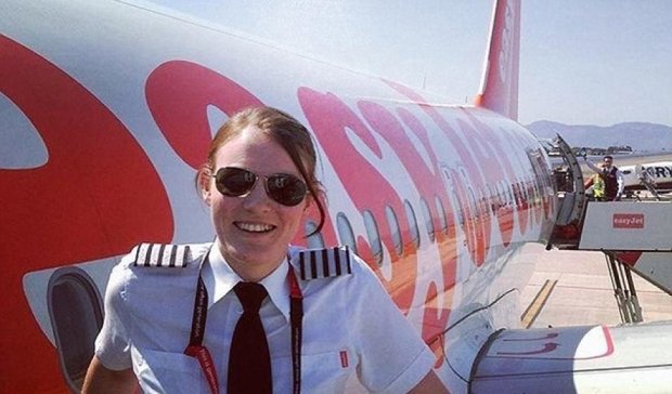 Наймолодшим в світі капітаном авіалайнера стала 26-річна британка