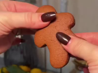 Имбирные пряники, кадр из видео