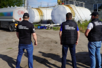 нефтебаза сбывала украинцам "левое" топливо / Бюро экономической безопасности