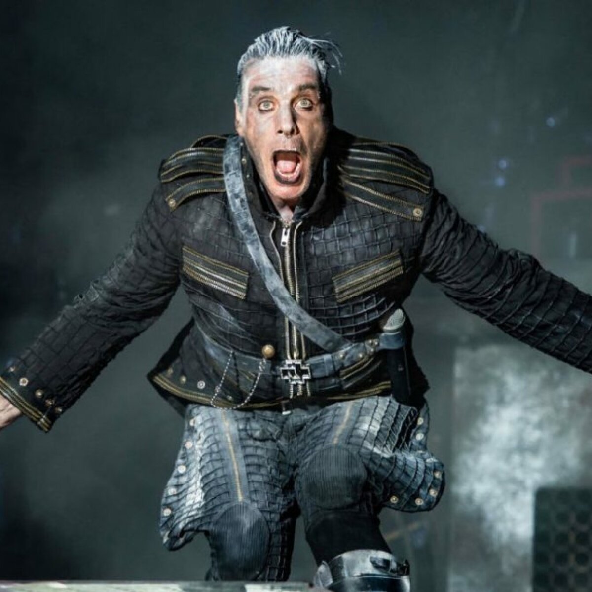 Фронтмен Rammstein Тилль представил уникальный проект - ЗНАЙ ЮА