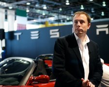 Копи пересядуть на Tesla, поки українці задовольняються Гройсман-експресом: усі подробиці