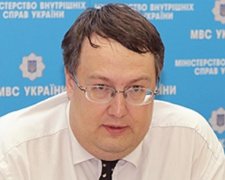 Геращенко требует увольнения николаевского чиновника за хамство копам