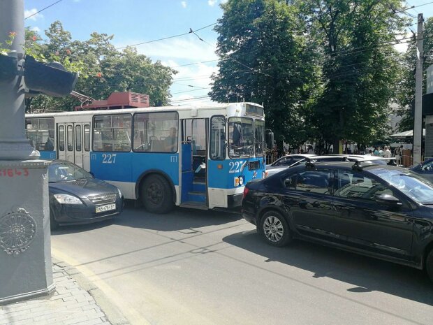 Винничане, все кататься: на популярный маршрут запустили дополнительные троллейбусы