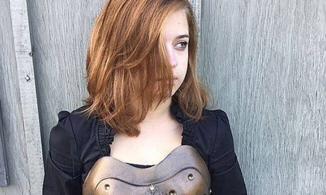 Девушка создала корсет в стиле стимпанк (фото)