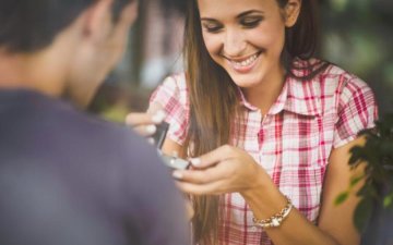 Прикордонник "затримав" власну дівчину з двома пакетами наркотиків