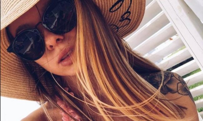 Подруга півзахисника "Шахтаря" похизувалась своїми м'ячиками на пляжі