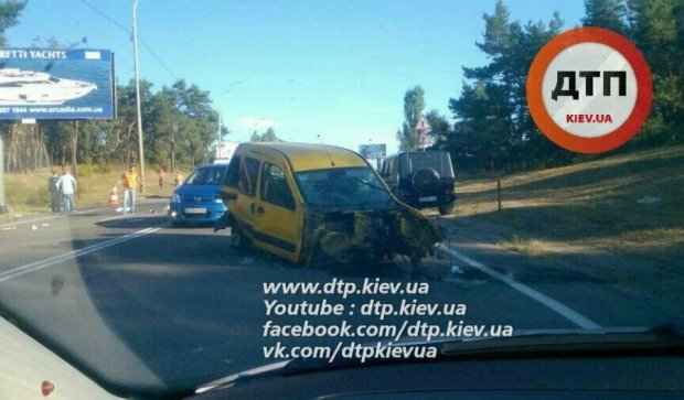 Масштабне ДТП у Києві: п'ять авто розбито, двоє постраждалих