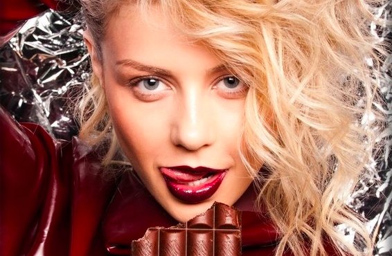 Кароль показала новые постельные фото в белье, пройти мимо невозможно: мило и секси одновременно