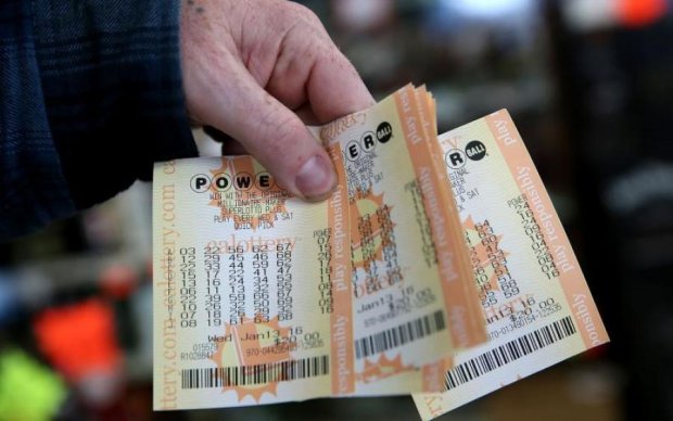 Рекордный джекпот: счастливчики выиграли миллиард в лотерее
