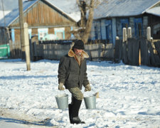 Неизвестный Робин Гуд потроллил жадных депутатов и с праздником открыл малюсенькую лавочку