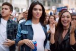Pepsi вибачилась за провокаційну рекламу з Кендалл Дженнер