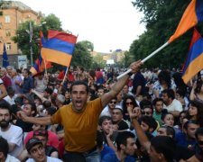 Майдан у Вірменії: влада раптово включила задню
