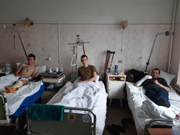 В госпиталь во Львове свезли десятки раненых из Донбасса - помочь героям может каждый