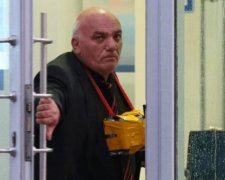Теракт у Москві: чоловік погрожує підірвати себе і заручників