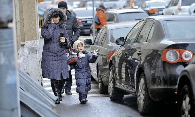 Так называют только Путина - разъяренная женщина сделала с машиной бывшего неслыханное, видео