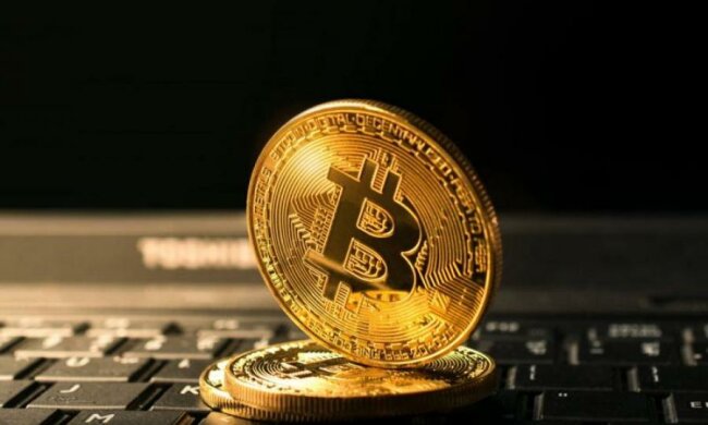 Bitcoin різко впав: прогнози аналітиків