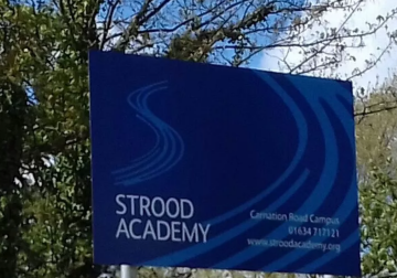 Strood Academy, изображение: Google Maps)