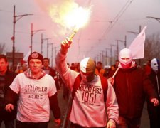 Антибандеровский закон в действии: заробитчан гнобят за украинскую символику