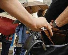 Танець щасливого крадія потрапив у об'єктив камери