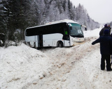 Автобус з російськими туристами злетів з дороги: є загиблі, десятки поранених