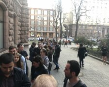 Головне за день неділі 6 жовтня: докори Зеленському, скасування субсидій та пенсій, програна боротьба Заворотнюк і схема від Lifecell