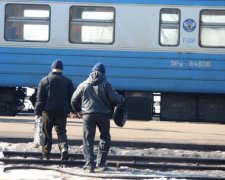 Дикі росіяни закидали камінням пасажирський поїзд