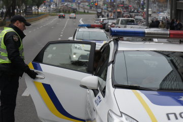 Во Львове пьяный "герой" натравил на копов бойцовскую собаку и заставил рассматривать свои причиндалы