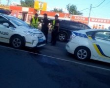 Одразу два патрульних авто потрапили в аварію