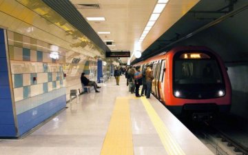 Жах наяву: ескалатор "з'їв" чоловіка прямо під камерою