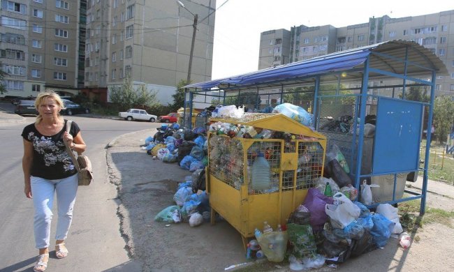 Львів'ян змушують одягти протигази: місто задихається від пекельного смороду