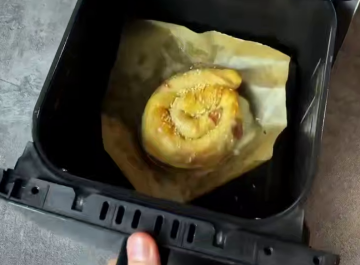 Равлики з шинкою та сиром, кадр з відео