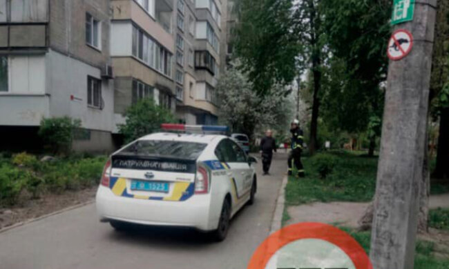 В Києві бабуся зібрала в "гості" рятувальників, швидку і копів: - "НЛО забирають!"