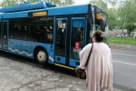В Дніпрі розлючені пасажири випхали п'яного чоловіка стусаном під зад, і алкоголь тут ні до чого