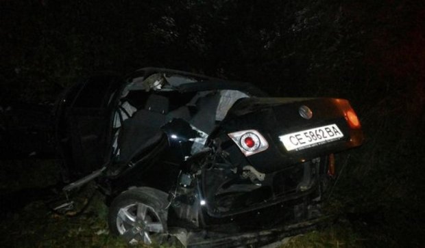 Во Львове автомобиль слетел в кювет, погиб водитель
