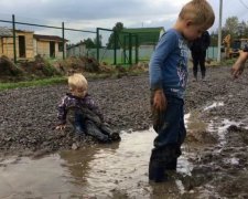 А як ви рятуєтеся від спеки? Мережу повеселило брудне відео з Росії