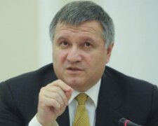 Аваков назвав акцію "Азова" під будинком Добкіна "дитячою та дурною"