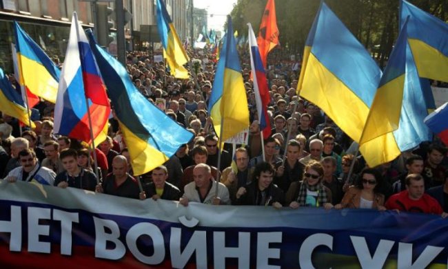 В Санкт-Петербурге развернули украинские флаги