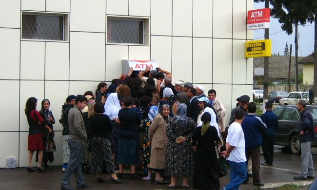 Українців попередили про закриття найбільших банків: кредитам кінець, рятуйте свої гроші