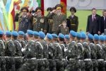Cын Лукашенко пришел на парад Победы в маршальской форме(фото)