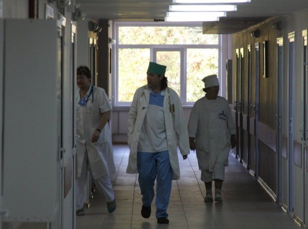 Больницы Львова переполнены: какая болезнь косит горожан десятками