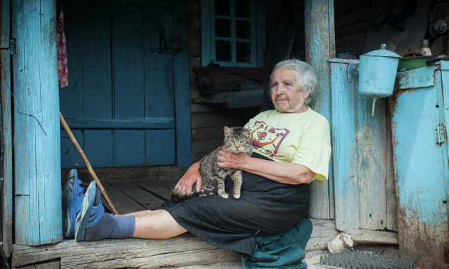 Бідні, голі та босі: у соцмережі показали, до чого влада довела українських пенсіонерів