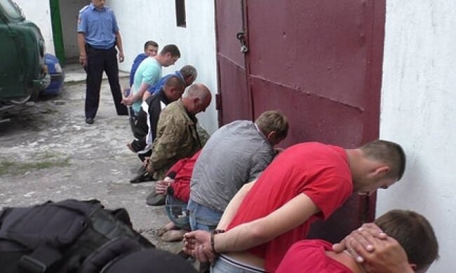 Масова сутичка між бурштинокопачами та силовиками відбулась на Рівненщині