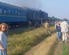 Пассажирский поезд загорелся под Николаевом (фото)